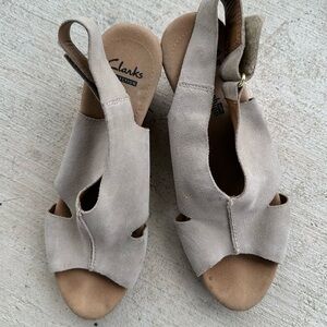 Clarks Tan Sandals with Slingback and Peep-Toe Design